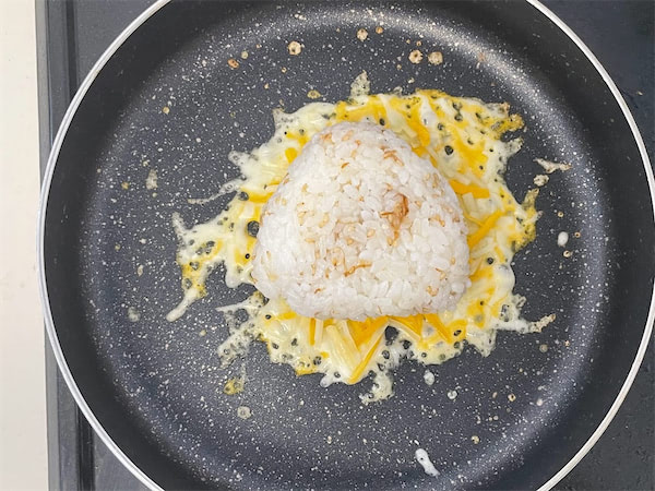 【進化系おにぎり】パリパリッとおいしい、「チーズの羽根つき焼きおにぎり」を作ってみた! | 『あたらしい日日』 こんな時代のニューノーマルな ...