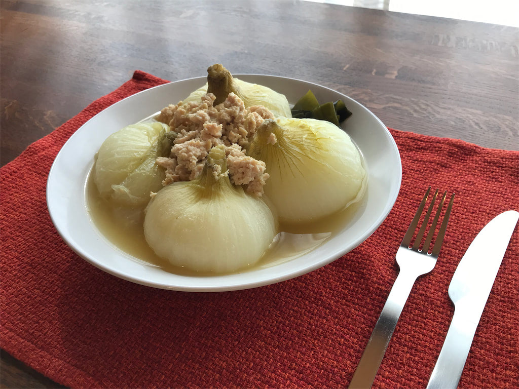 農家直伝 新玉ねぎが手に入ったらまずコレ まるごと玉ねぎのスープ煮 切り口から旨味がジュワ ッ あたらしい日日 こんな時代のニューノーマルな暮らし方 食と農 生活情報をお届けします 農家直伝 新玉ねぎが手に入ったらまずコレ まるごと玉ねぎのスープ煮 切り口から旨味がジュワ ッ あたらしい日日 こんな時代のニューノーマルな暮らし方 食と農 生活情報をお届けします