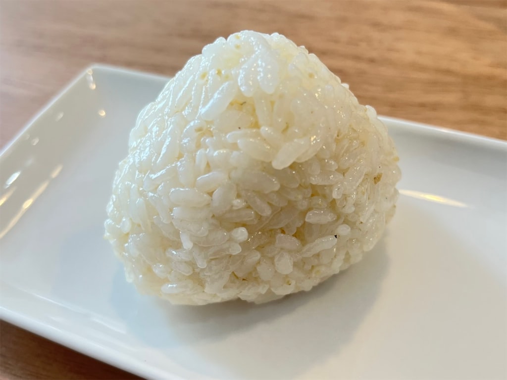 芸能人自宅めし】上白石萌音さんがハマる「塩むすび」作ってみた