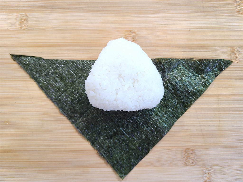 おにぎり 海苔 の 巻き 方