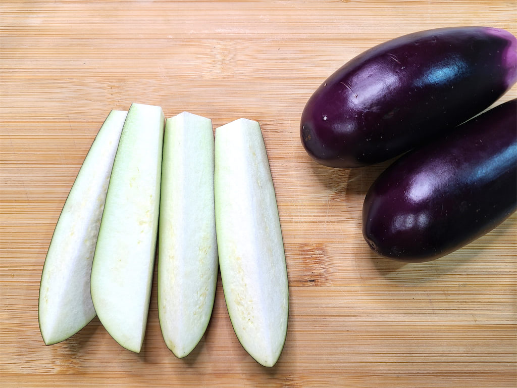 天ぷらじゃないよ、「ナスの唐揚げ」だよ♪衣ザクザクでなすはトロトロ