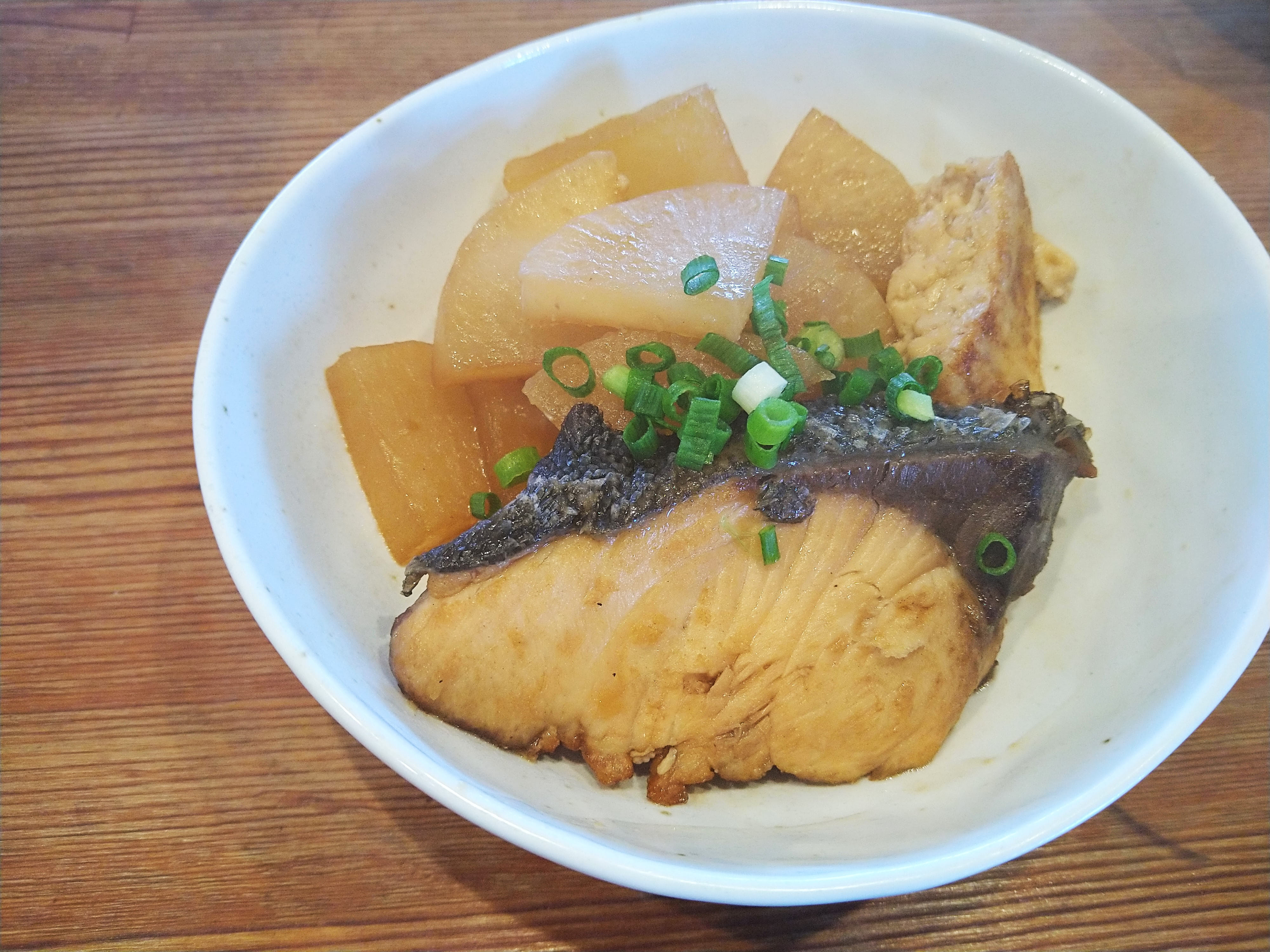 5分煮込むだけ】味シミシミの「ぶり大根」作ってみた！あの裏ワザで