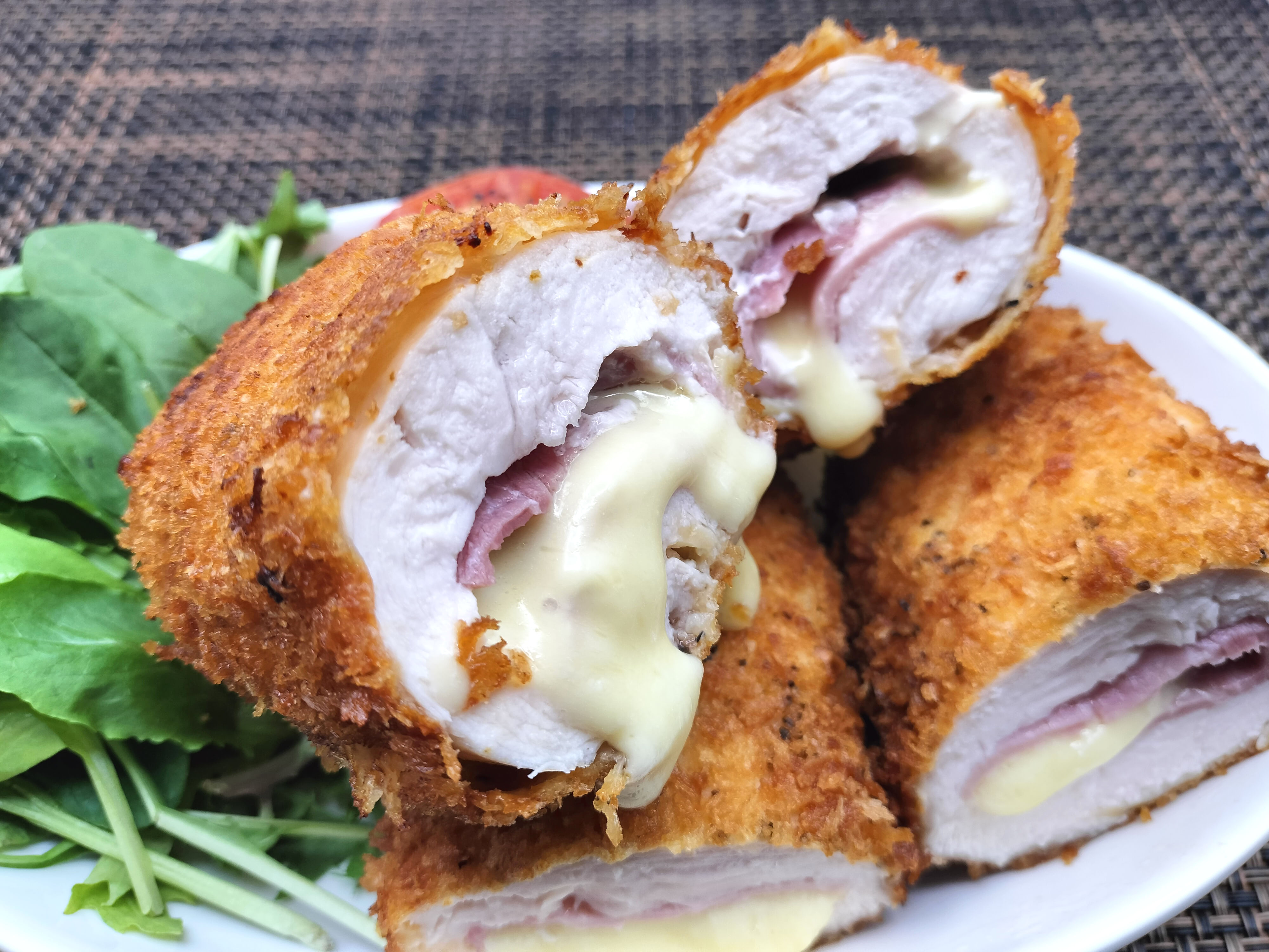 志麻さんの料理基本のき】鶏胸肉にハムとチーズで優勝！「コルドン