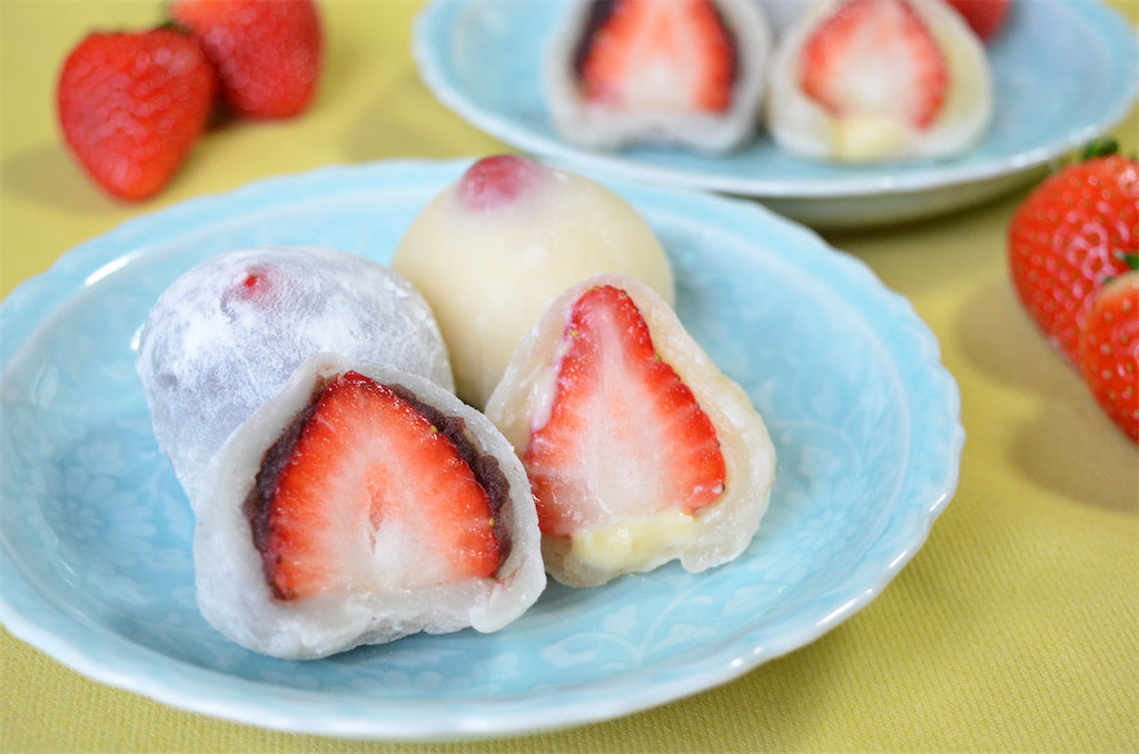 餅からDIYする♡いちご大福】カスタードとあんこの2種類作ってみた！お