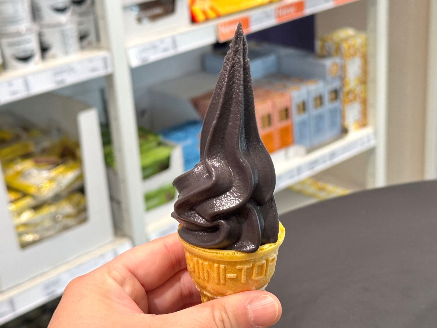 ネタバレ注意！】この黒いソフトは何だ!?IKEAで超話題の「シークレット