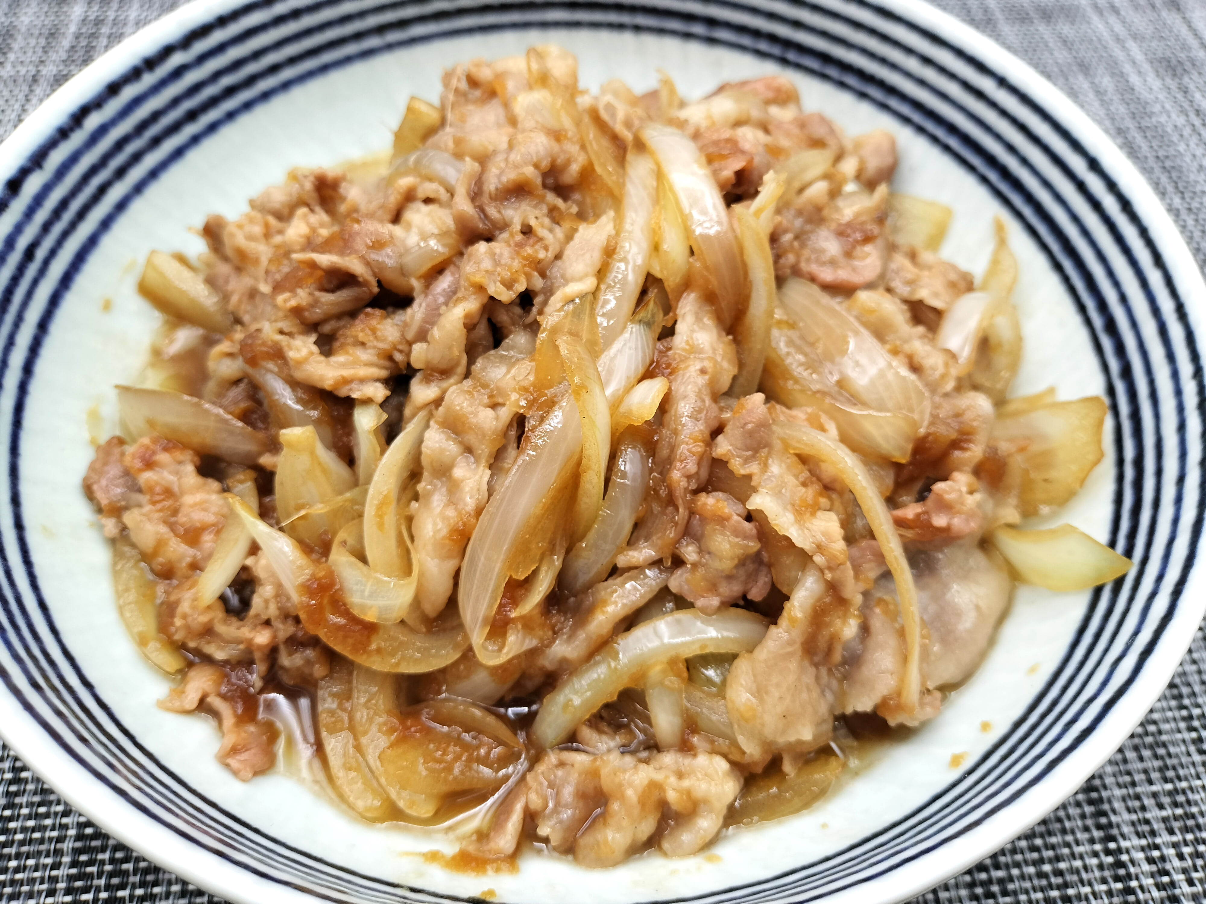 シェフ脇屋が定食メニュー!?】玉葱のスライスとおろしのW使い！中華な