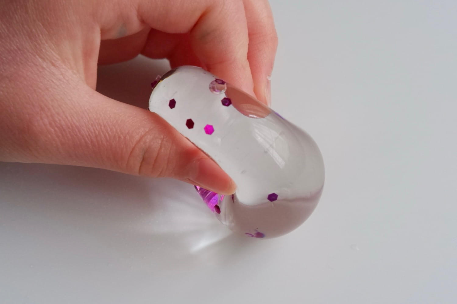 ダイソー】子どもが夢中になる手作り♪「テープ風船」で“新感覚の水 