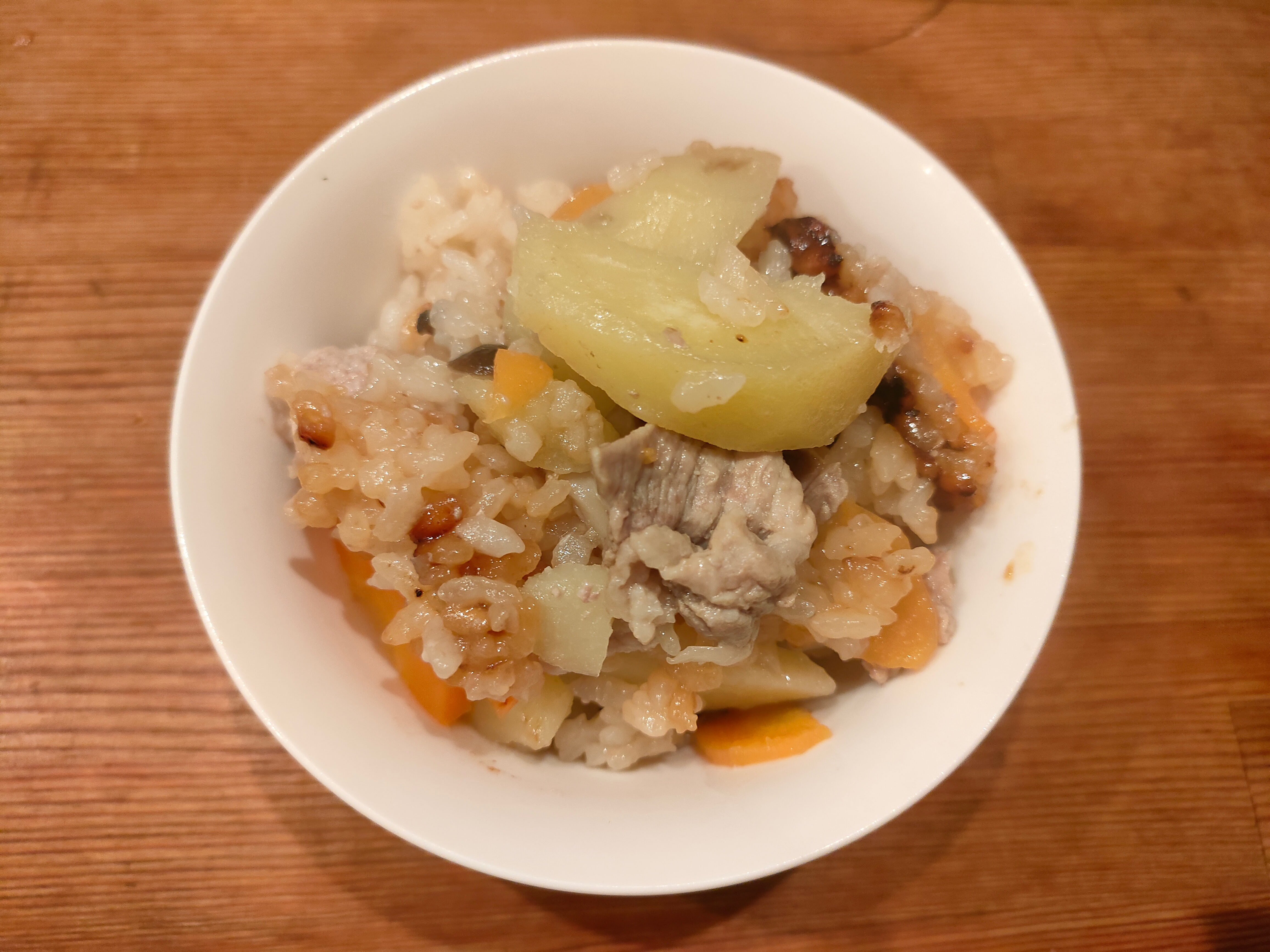 一石二鳥】肉じゃがとご飯で「ハイブリッドな炊き込みご飯」作ってみた