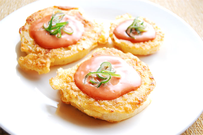 切った瞬間、旨汁ブシャ―!!ハイカラ洋食「新玉ねぎのチーズピカタ」作