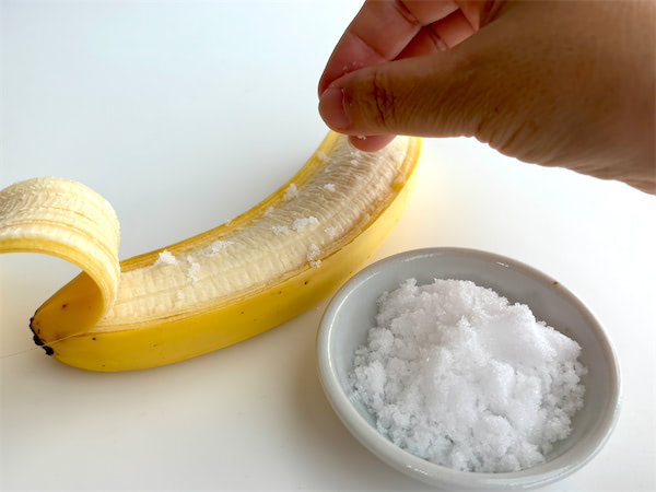 【食べる熱中症対策だって!?】医師が考案した「塩バナナ」食べてみた！足のつりや筋肉の痙攣予防にも | 『あたらしい日日』  こんな時代のニューノーマルな暮らし方。食と農、生活情報をお届けします