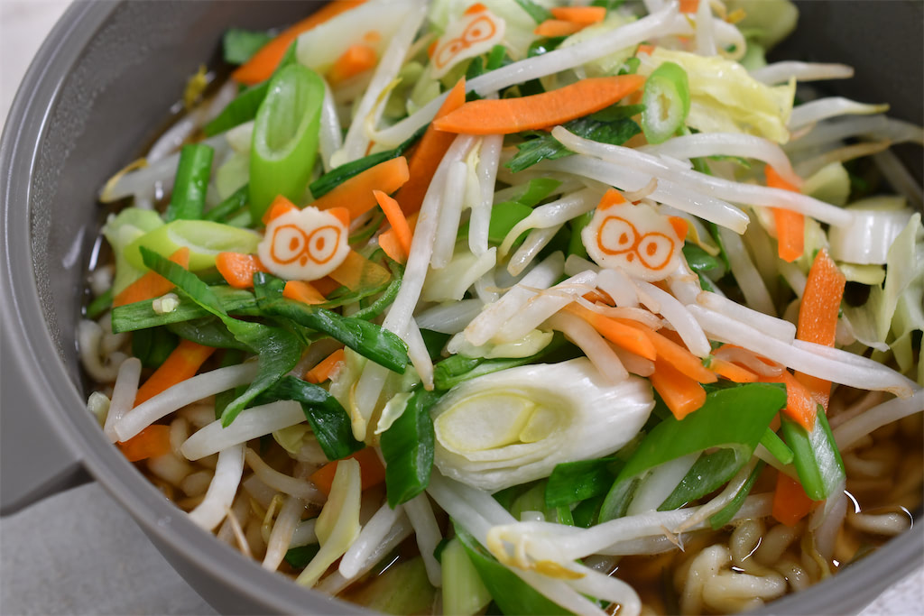 レンチンで即席麺】スリコの神商品「ザル付きビストロヌードル」で野菜