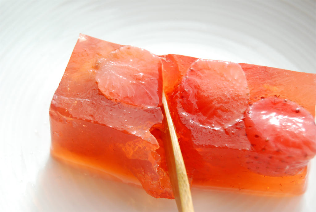 まるでいちごの煮こごり】「まるごとフレッシュ煮」でいちごの寒天