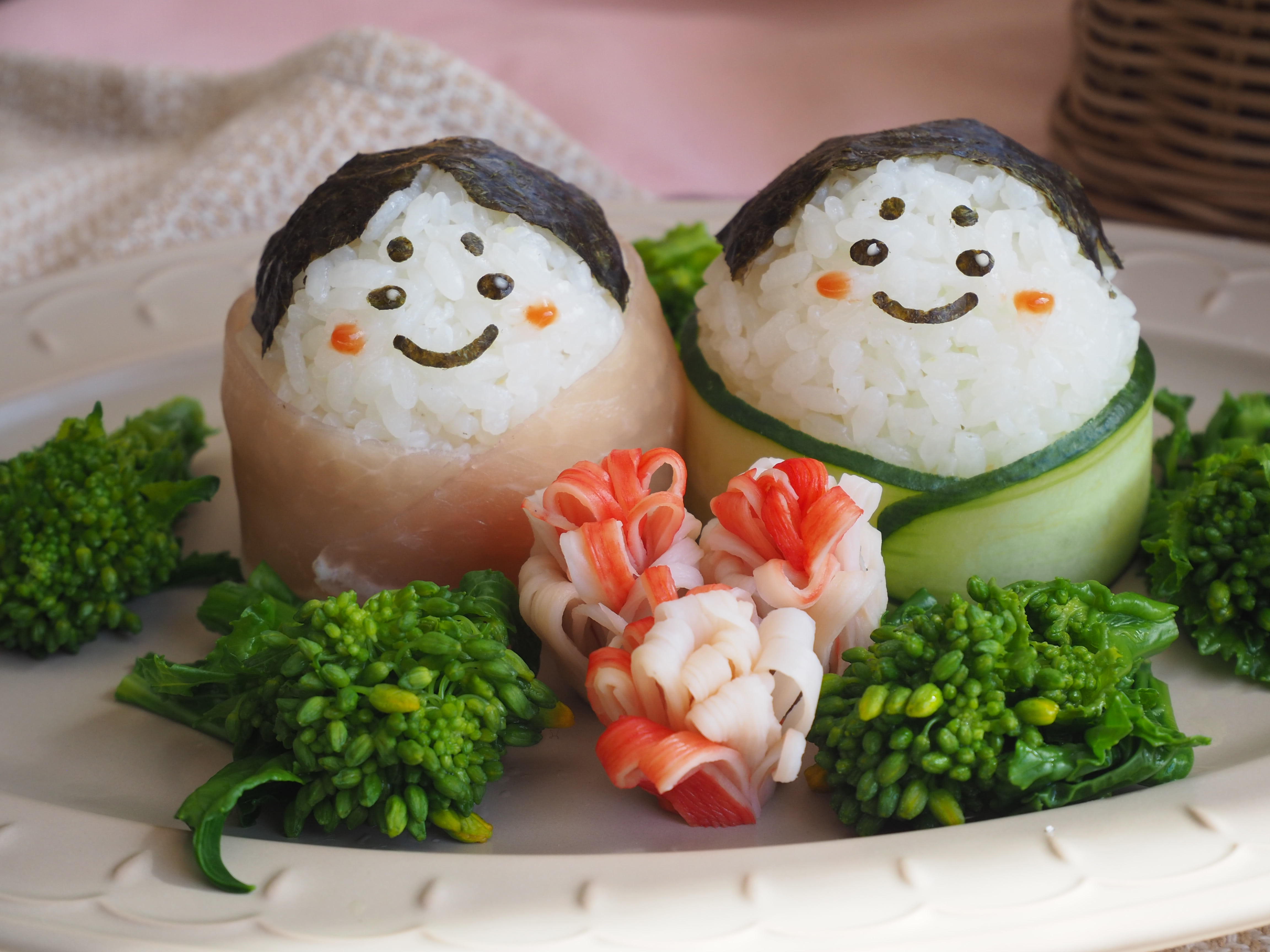 おにぎりでひな人形】生ハム＆きゅうりで巻いて「おひなさまプレート