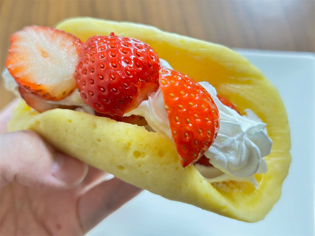 レンチン一発！】爆速スイーツ「苺のオムレット」作ってみた♪ラップの