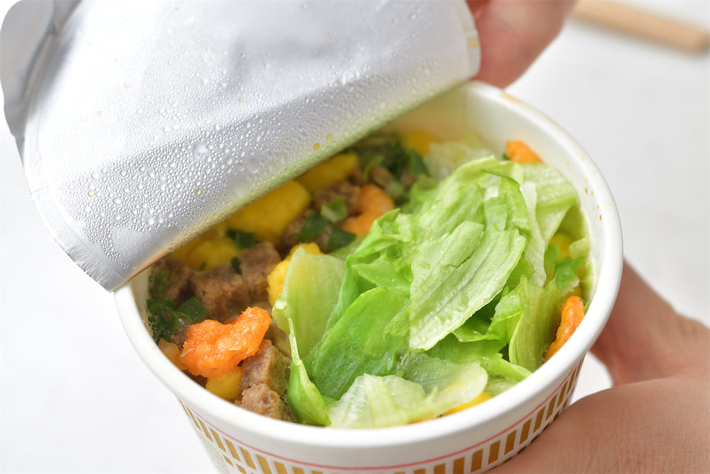 レタス農家発 珍おにぎりレシピ ホカホカご飯を包むのは海苔 ではなくレタス一択 塩昆布 追いマヨも あたらしい日日 こんな時代のニューノーマルな暮らし方 食と農 生活情報をお届けします