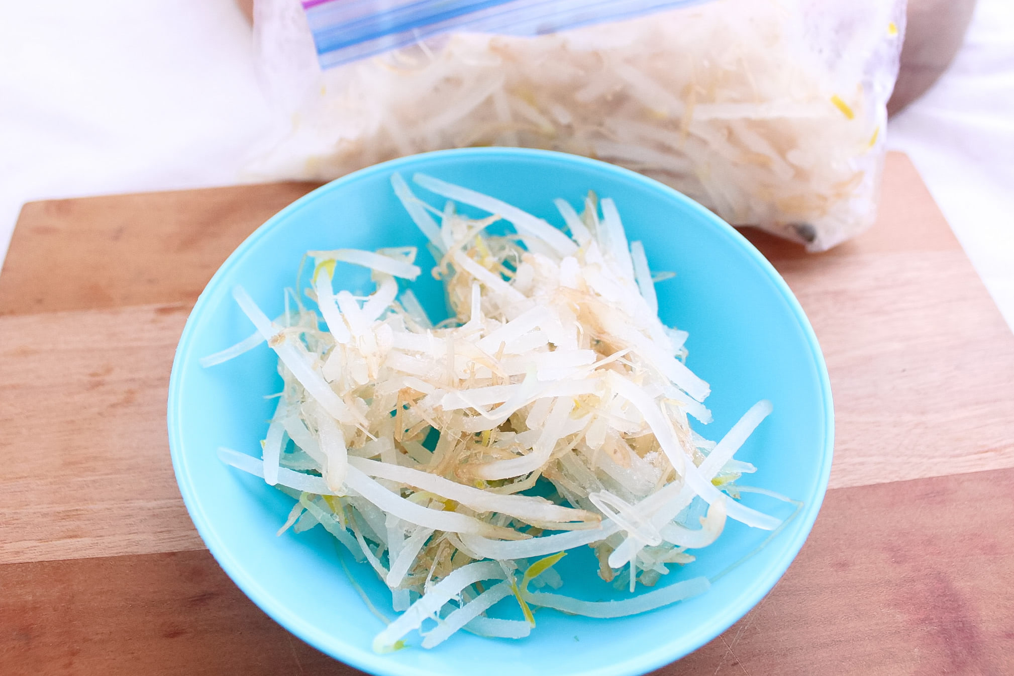 冷凍の裏ワザ】傷みやすい「もやし」を正しく冷凍してみた！2週間保存