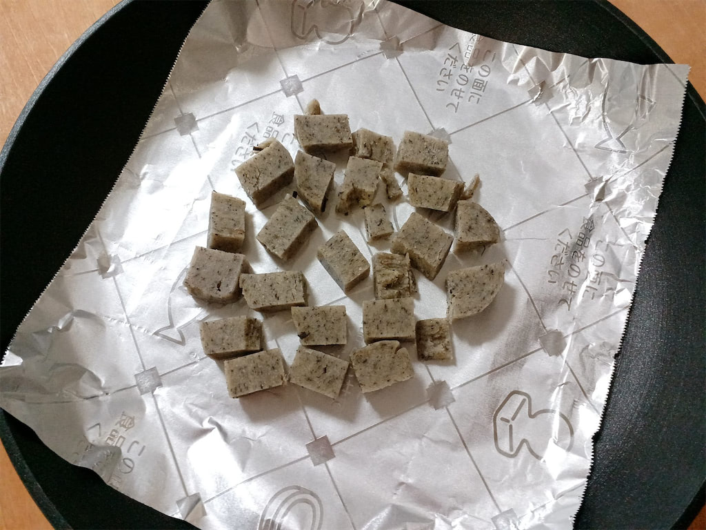 伝統食アレンジ】山菜入りの餅を生地にする「凍み餅ピザ」に挑戦