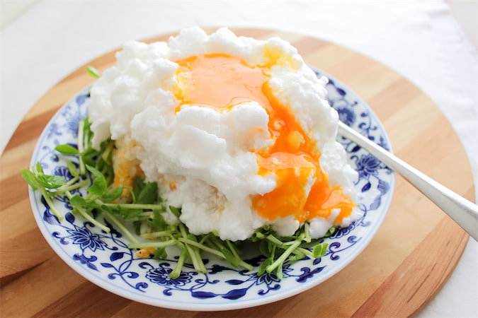 ふわもこ♡わた雲みたいな「卵白あんかけチャーハン」作ってみた♪味つけした卵白に黄身がとろ～ | 『あたらしい日日』 こんな時代のニューノーマル