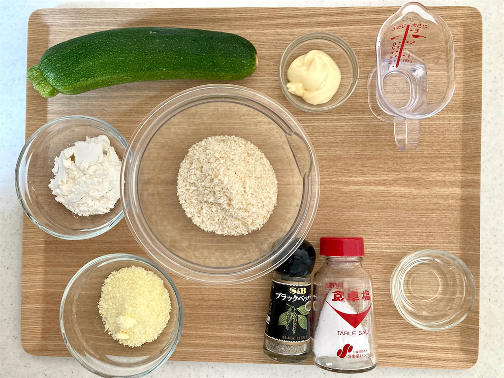 ケトパルメザンチーズをまぶしたズッキーニフライのレシピ