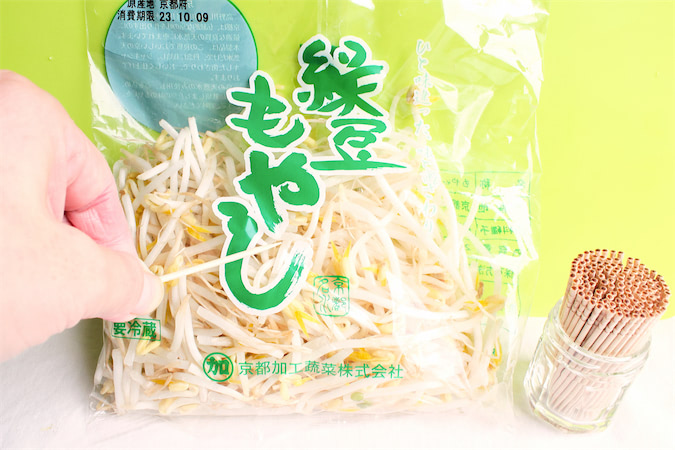 商品の裏側】もやしのパッケージ裏に「長持ちさせる保存法」の記載が