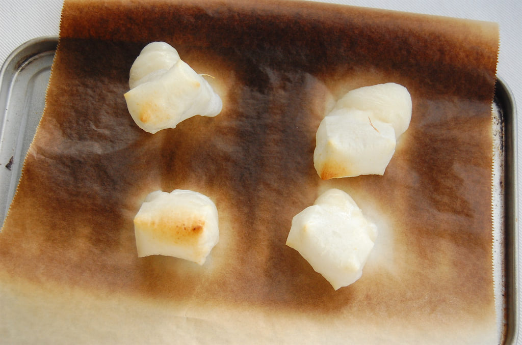 【餅の在庫処分】チョコレートに餅…う～む⁉斬新「チョコおしるこ」に挑戦！あんこじゃなくて美味しいの⁉ 『あたらしい日日』 こんな時代の