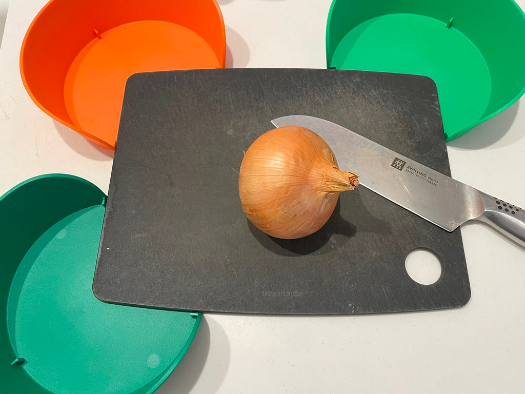 3つのボウルをまな板の3隅にセット！【IKEA】の調理用ボウルで料理の